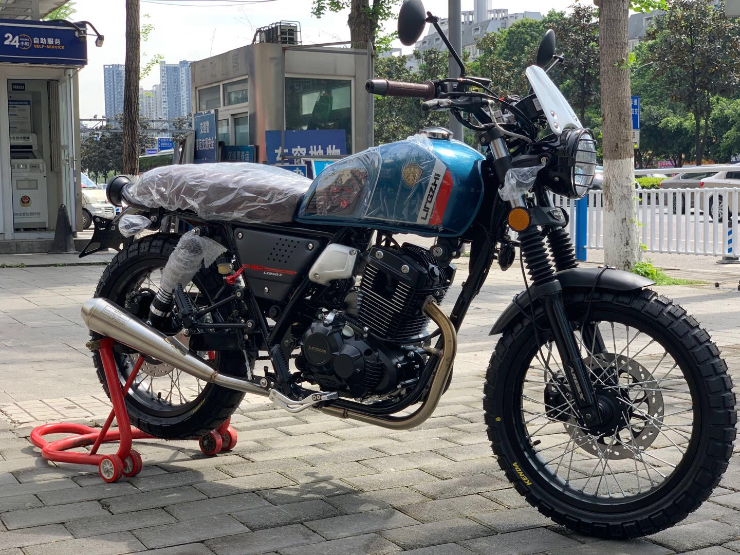 ����250